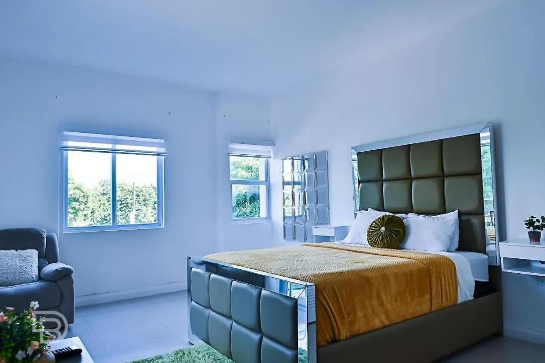 Oxford Manor Comfort Stay- 16 Oxford Rd Kingston Jamaica